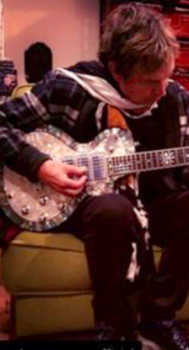 ANDY SUMMERS Playing a TEYE Guitar