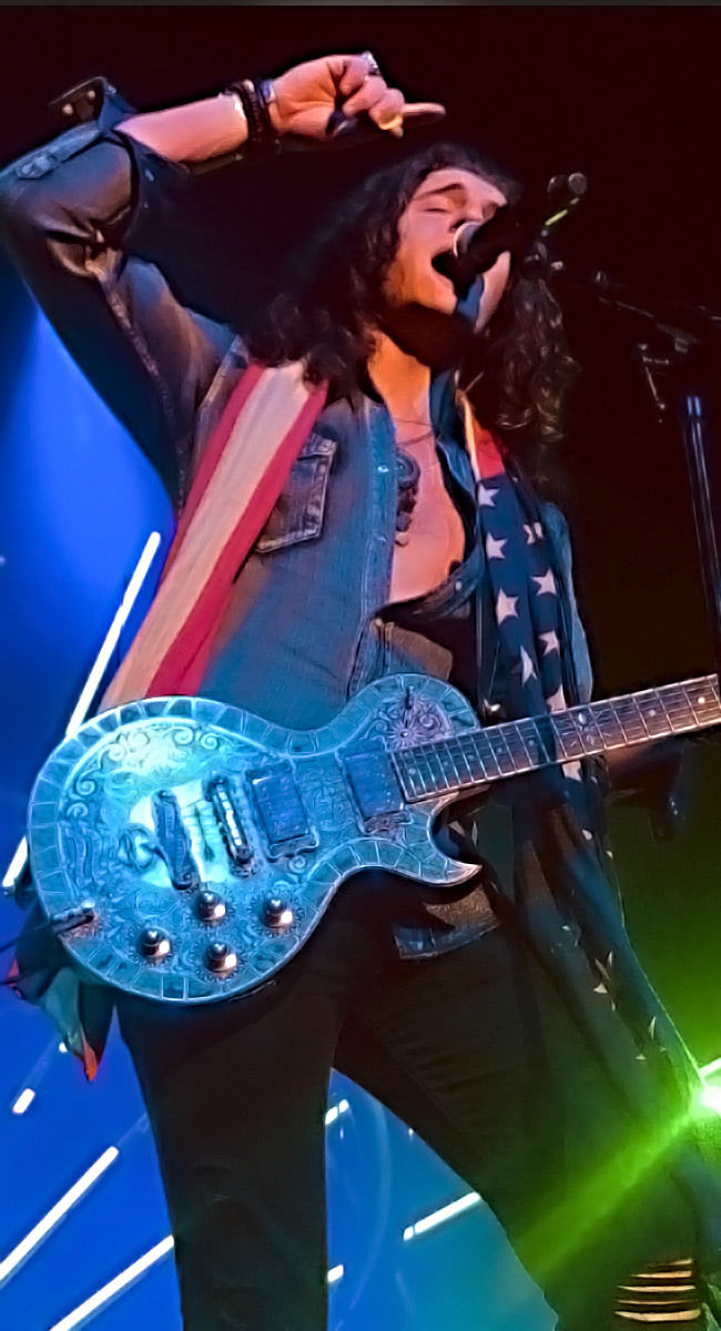 CADE FOEHNER Playing a TEYE Guitar