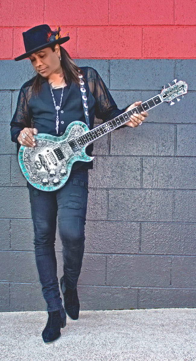 MICKI FREE Playing a TEYE Guitar