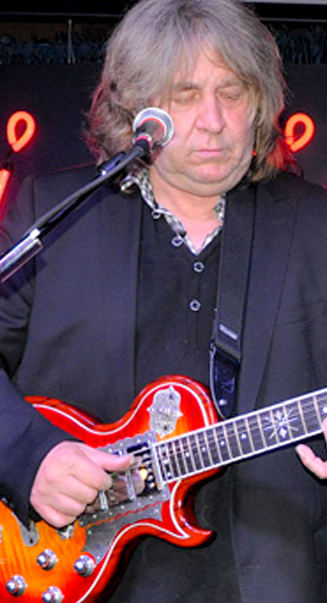MICK TAYLOR Playing a TEYE Guitar